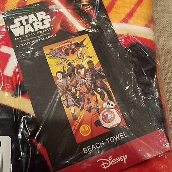 NWT Disney Star Wars Beach Towel - Picture 1 of 4